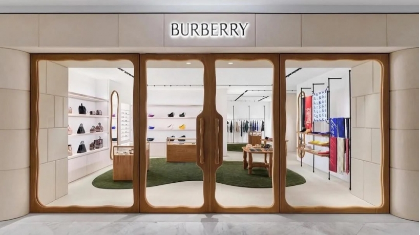 1718865779686446.jpg 【探店】Burberry 曼谷店_1_時尚一點點_來自小紅書網(wǎng)頁版.jpg